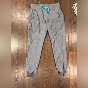 FIGS women’s graphite jogger scrubs, Small